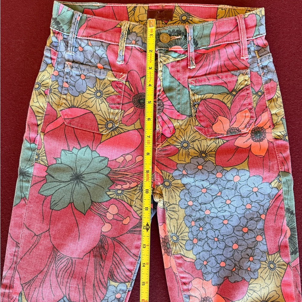 MOTHER DENIM Multicolor Patch Pocket Insider Flood Jeans in Psychic Floral - Picture 4 of 9